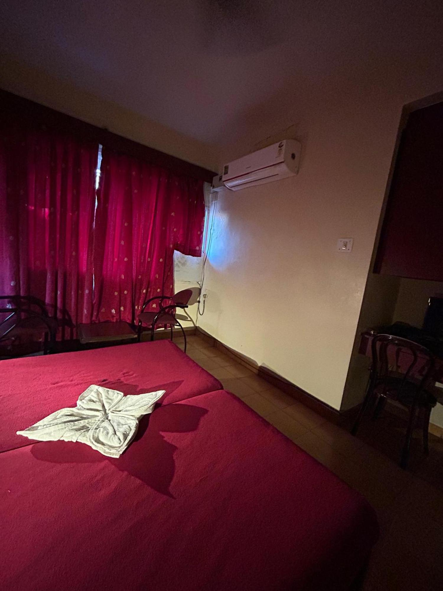 Hotel Prabha Ratnāgiri Exteriér fotografie